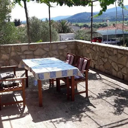 In Hvar With Terrace, Air Conditioning, Wifi, Washing Machine 5028-1